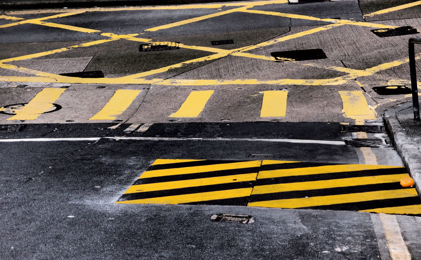 Beschränkung und Entzug bürgerlicher und politischer Rechte infolge strafrechtlicher Verfolgung: eine vergleichende europäische Studie Straßenmarkierungen, Streifen, gelb und schwarz