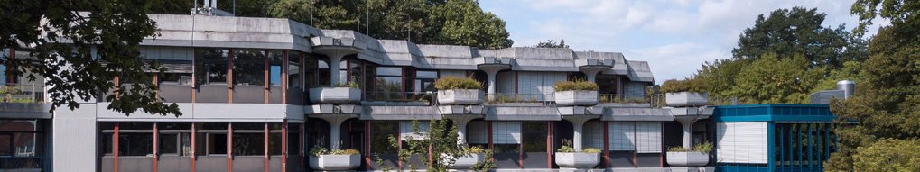 Panorama-Außenansicht des Max-Planck-Instituts zur Erforschung von Kriminalität, Sicherheit und Recht in Freiburg i. Br.