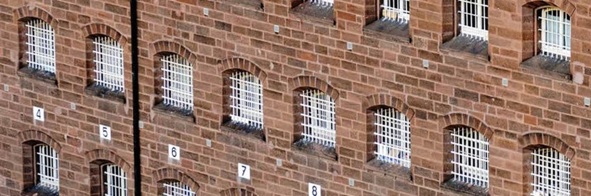 Eingesperrt und abgehängt? – Gefan­ge­n­en­telefo­nie im Lichte des Reso­zia­li­sie­rungs­anspruchs, des rechtlichen Rah­mens und der Praxis im Ländervergleich